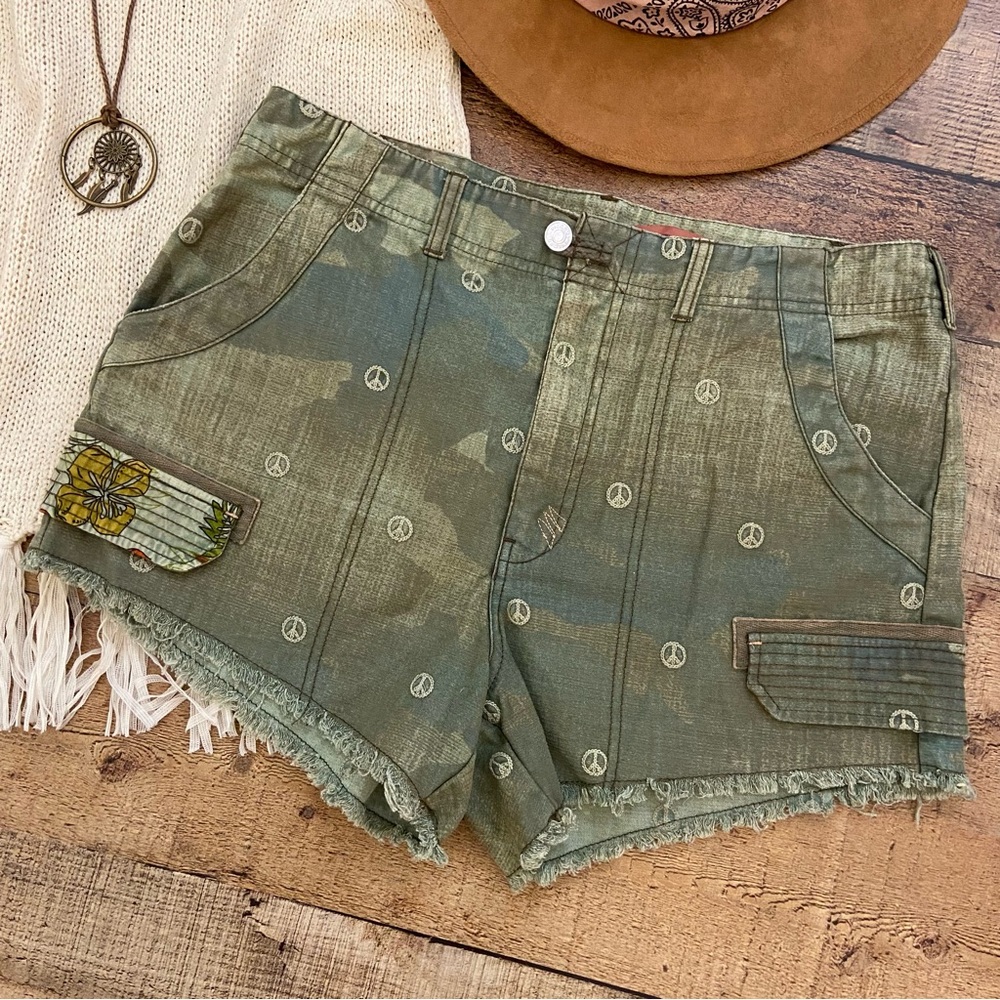 Pilcro Anthropologie Camo Peace Embroidered Utility Cargo SHORTS